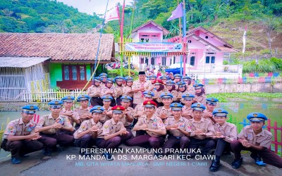 Aksi Memukau Tim Marching Band Gita Wiyata Mandala SMPN 1 Ciawi Meriahkan Peresmian Kampung Pramuka